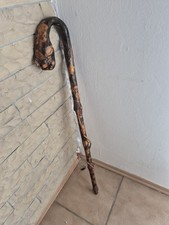 Antiker Wanderstock Handarbeit Gamskopf Naturholz Bergstock +6 Plaketten Rarität