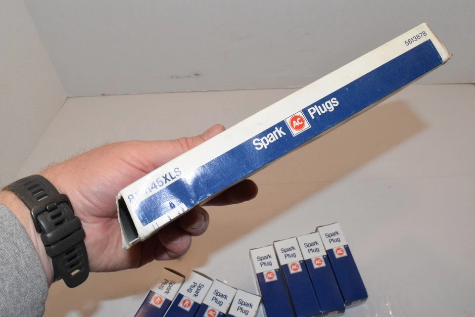 NOS AC Delco GM OEM Box of 8 R45XLS Spark Plugs 5613878 - C33 - Image 4 of 4