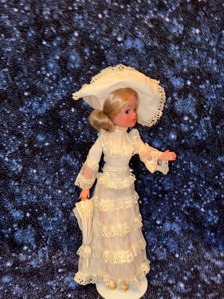 Винтажная кукла Pedigree Sindy для королевского случая 1977 с буклетом 11 дюймов - Изображение 3 из 4