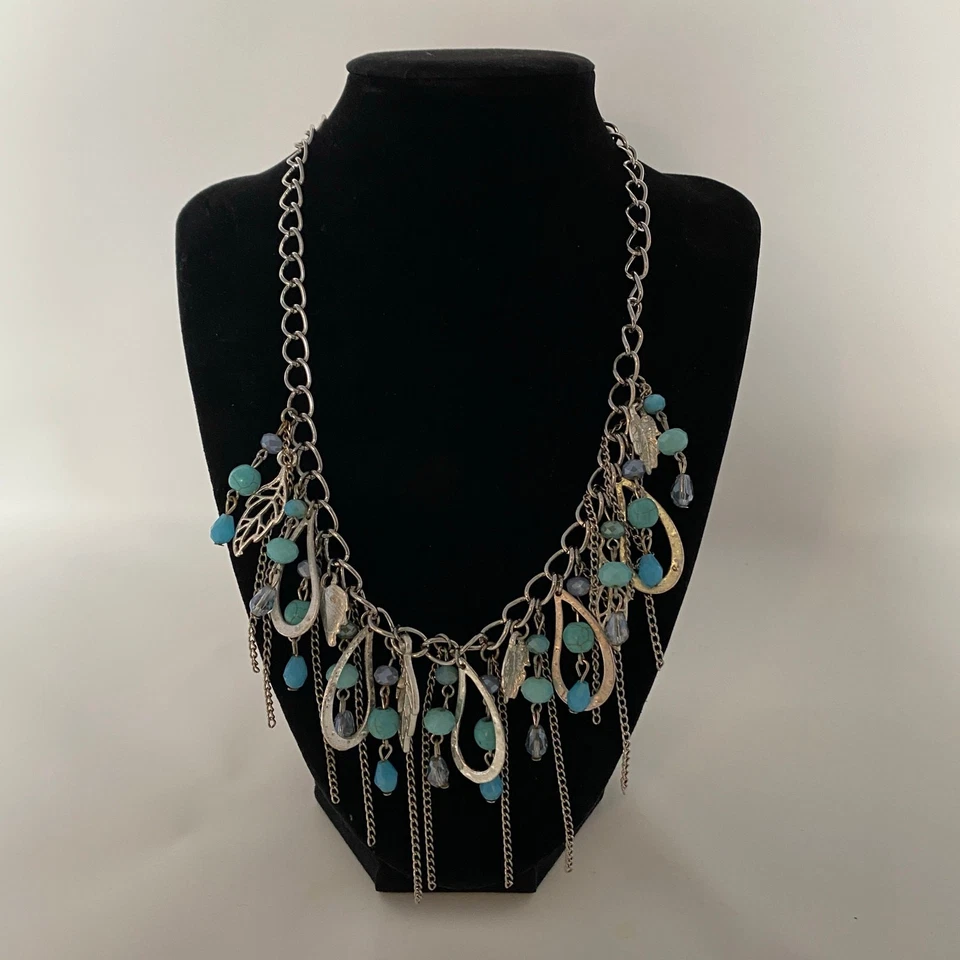 Youmi K. Conjunto de Joyería Collar Pendientes Cuentas Howlita Azul Vidrio Tono Plata Foto 2 de 4