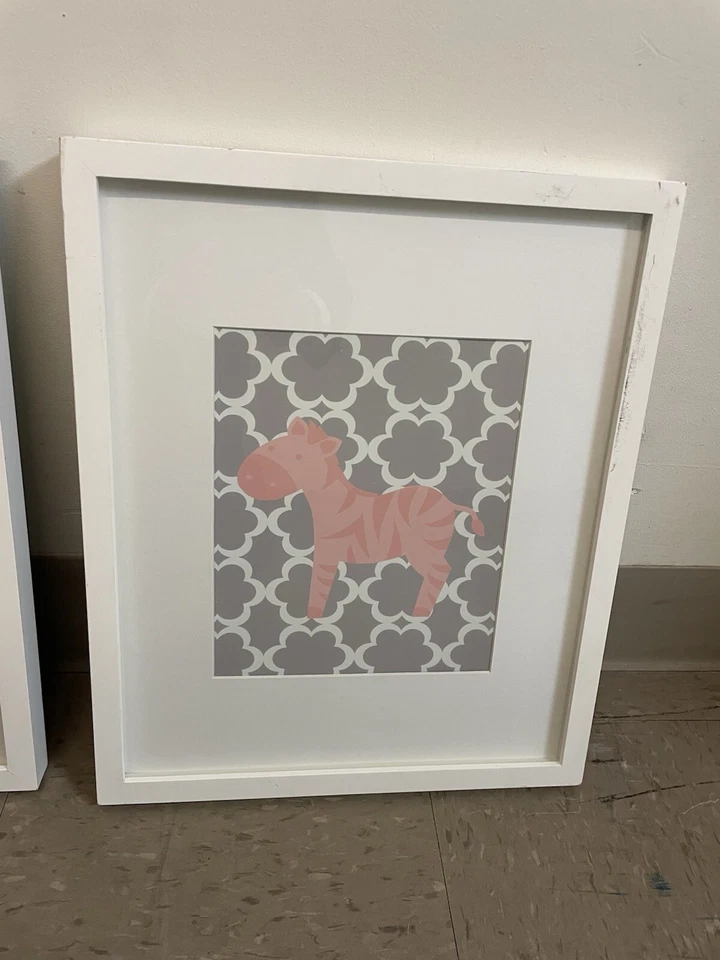 Pottery Barn 艺术品 2 件套粉色/灰色斑马和长颈鹿 17x14 英寸儿童房间装饰 — 第 3/4 张图片