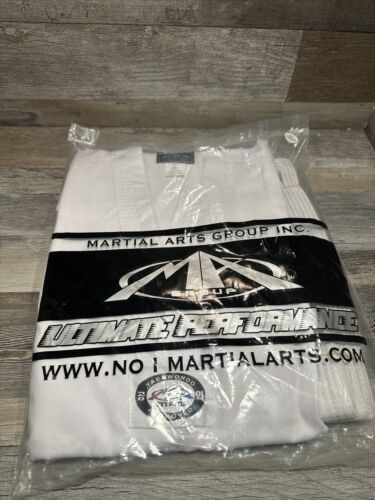 Uniforme d'arts martiaux blancs (bas, haut, ceinture blanche) taille 3 - Photo 1 sur 9