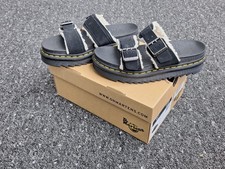 Dr. Martens,Sandalen aus Wildleder mit Schnalle MYLES, Schwarz/Weiß, Größe 38