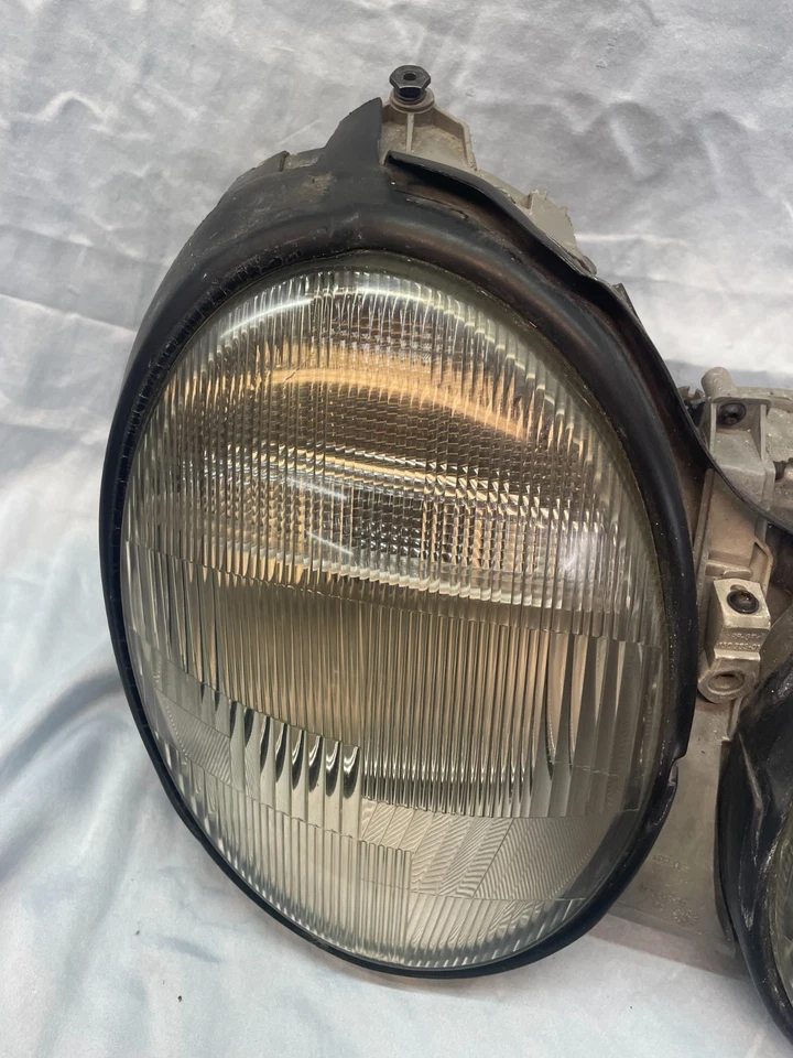 Faro halógeno pasajero derecho 96-99 Mercedes Benz OEM W210 E420 E430 E55 AMG Foto 3 de 4