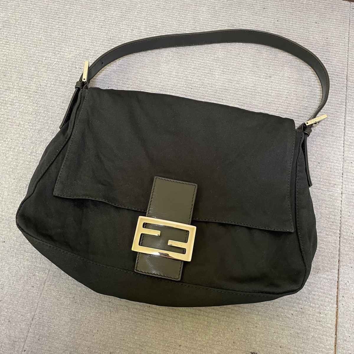 FENDI ブラック ショルダーバッグ FENDI ブラックレザー ショルダーバッグ