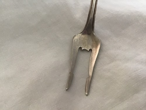 FRANKLIN SILVER Plate CO 1912-1920 Two Prong OLIVE / PICKLE SEAFOOD FORK - 6" - Picture 4 of 4