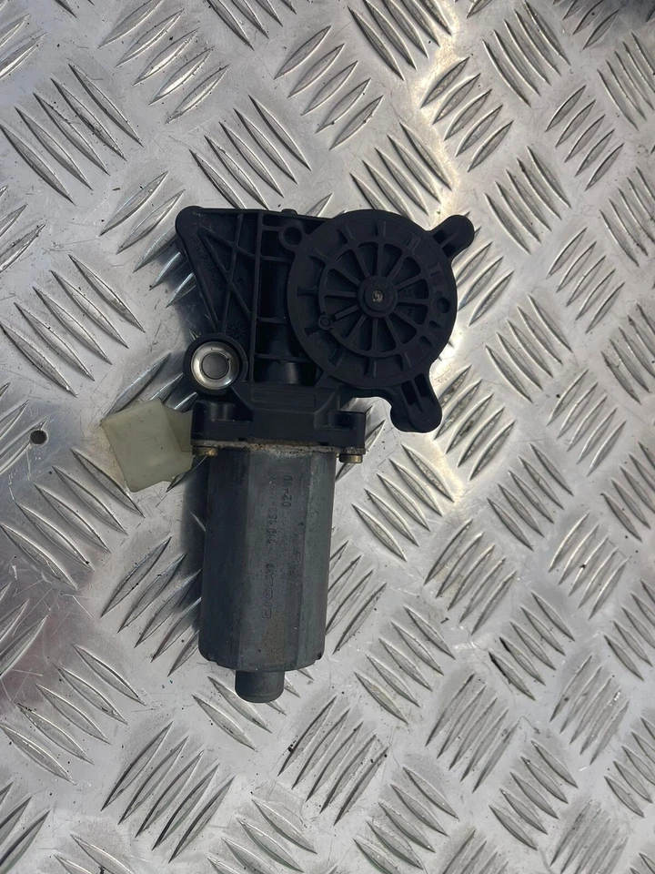 MERCEDES BENZ E-CLASS 2001-2002 FRONT PASSENGER SIDE LEF WINDOW MOTOR 0130821709 - Image 2 of 4