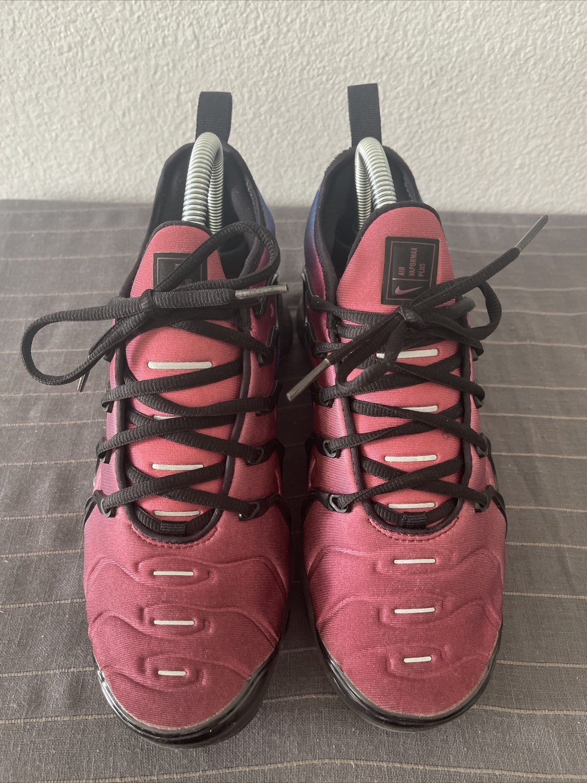 vapormax plus red violet blue