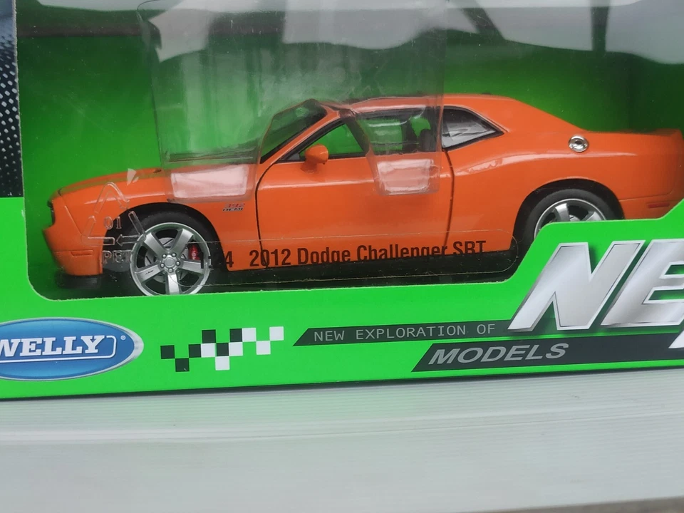 Dodge Challenger SRT 2012 Welly 1/24 Modellino Die Cast American Car - Immagine 3 di 4