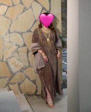 Authentisches omanisches Dhofari Kleid Heritage Dress handbestickt Samt mit Schal