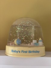 Vintage Baby's First Birthday Snow Globe z przestrzenią do wstawienia zdjęcia