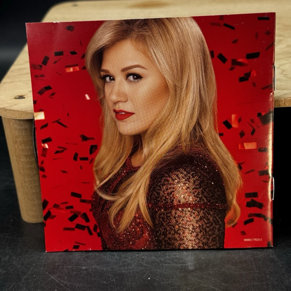 Kelly Clarkson Wrapped In Red Holiday Music CD Christmas NO JEWEL CASE 2013 - Imagem 2 de 4