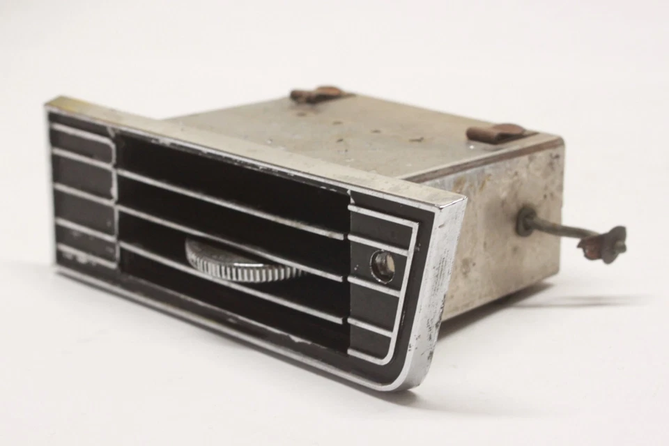 Ford Fairlane 500 XL original 1966 1967 tablero interior aire acondicionado ventilación lado pasajero diestro Foto 3 de 4