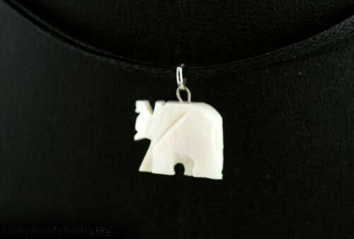 Collane e pendagli di bigiotteria in osso