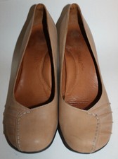 GENTLE SOULS Osaka Pumps 10M Tan Beige Leather Pleated Sky LN