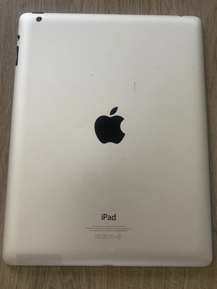 Apple iPad 4th Generation 16GB Wi-Fi 9.7" Black - Image 3 of 4