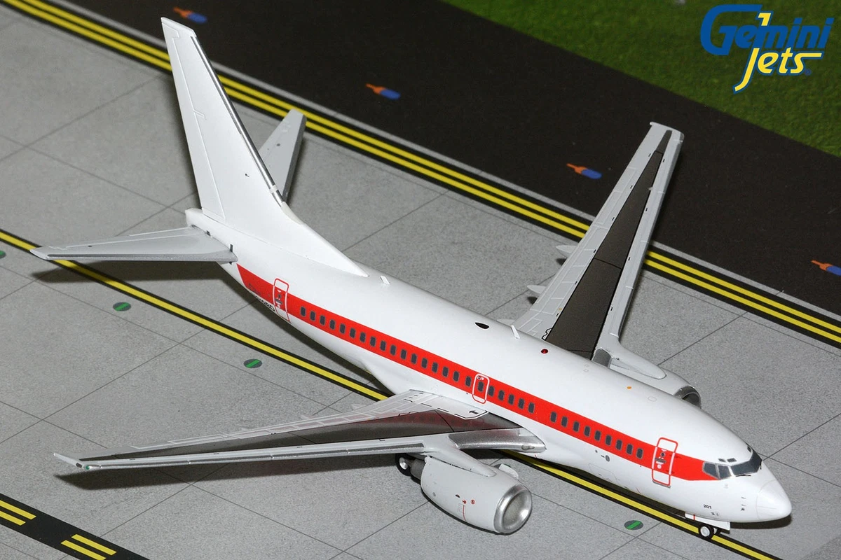 GeminiJets Boeing 737 1:200 Scale Diecast Aircraft & Spacecraft