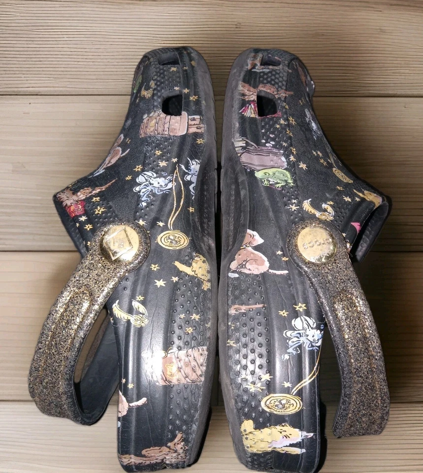 Vera Bradley Harry Potter Friends At Hogwarts Ditsy Crocs Kids J3 Foto 3 de 4