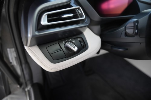 2014 BMW i8 - Picture 14 of 39