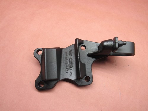 99-04 Ford F250 F350 4X4 Front Axle U Bolt Bracket Sway Bar Mount 1C34-5A316-AA