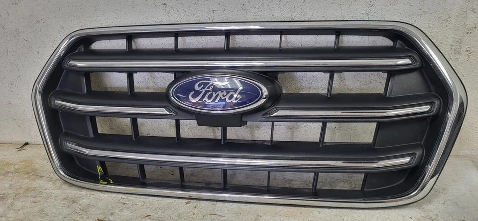 Ford Transit T-150/250/350 2020-2023 parrilla cromada usada OEM ►DC6826 Foto 2 de 4