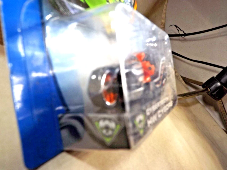 Hot Wheels Thunder Cycles Cybertooth HW 2003 Cyborg gris-negro con ruedas naranjas Foto 4 de 4