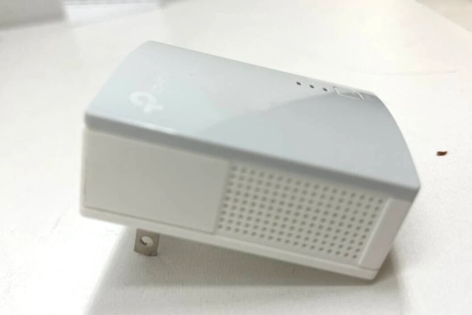 TP-Link Wireless WiFi Extender Signal Booster Router Gigabit AV600 READ - Image 4 of 4