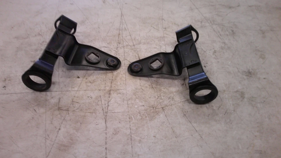 1980-1981 Suzuki GS250 T front headlight headlamp brackets mount - Image 4 of 4