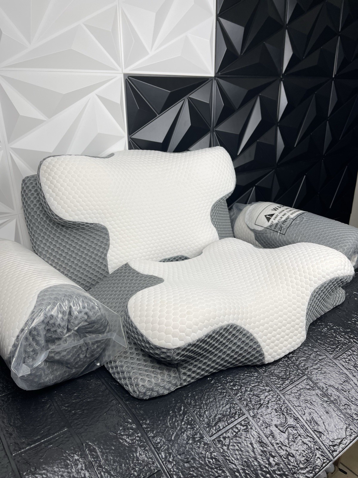 Oreiller ergonomique en mousse mémoire idéal pour lire au lit et dormir paisiblement sur le côté