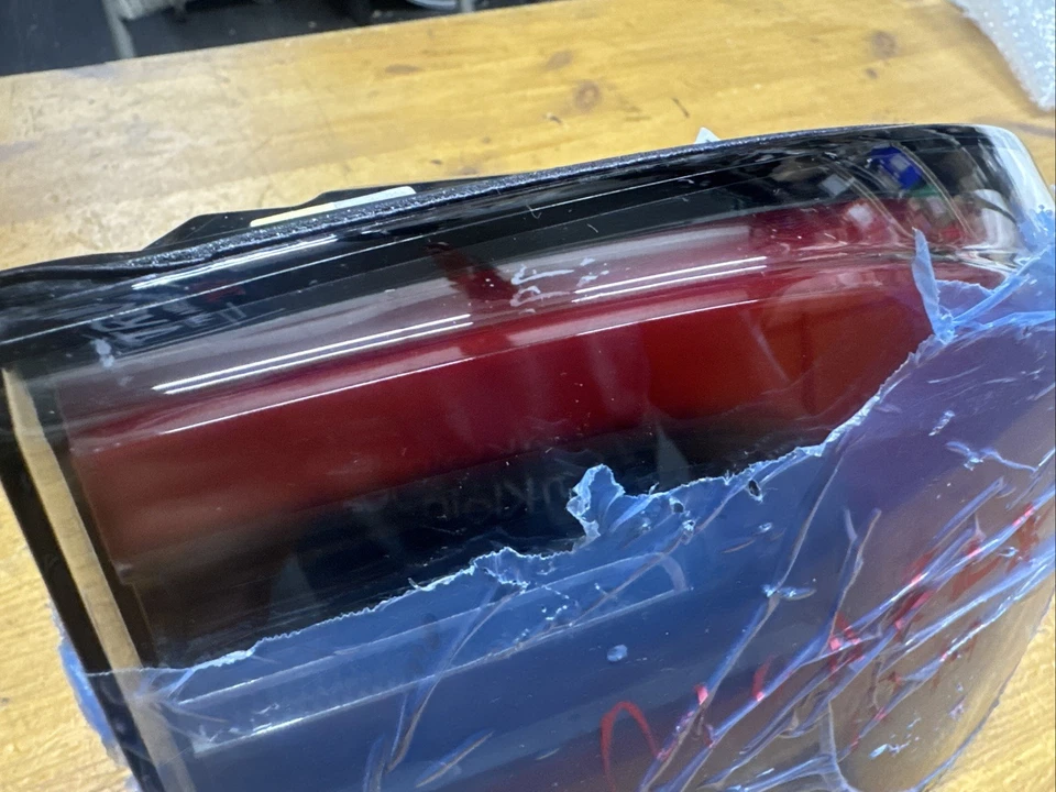 Lámpara trasera exterior derecha Tesla Model X MX 2016-2020 1034333-00-B # 170 Foto 2 de 4