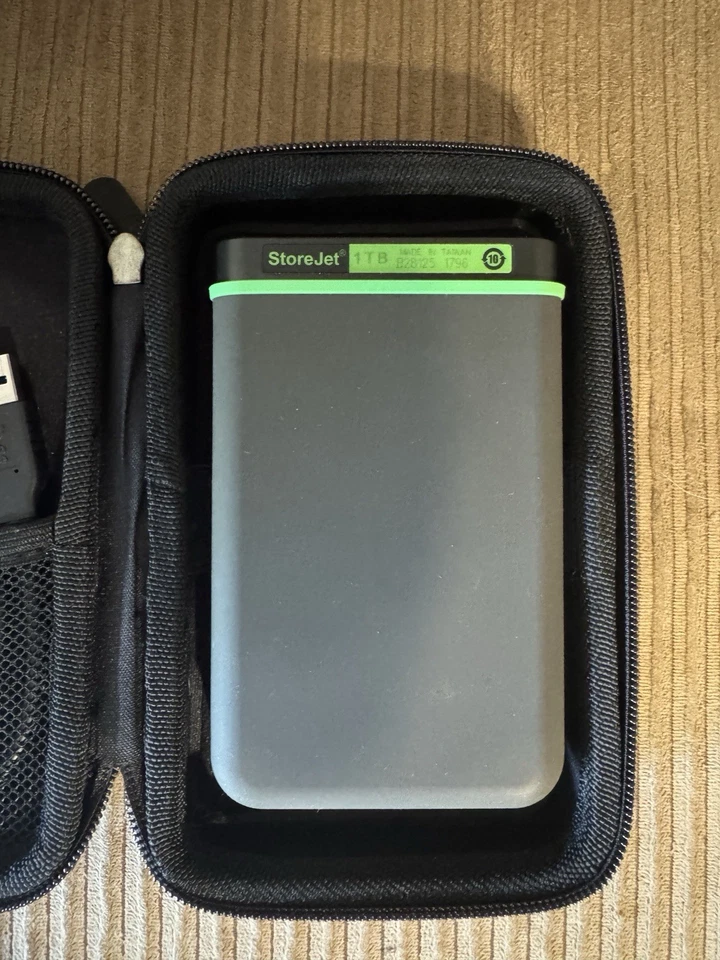 Transcend 1TB StoreJet 25M3 USB 3.1 Portable Hard Drive, & Hard Case - Image 2 of 4