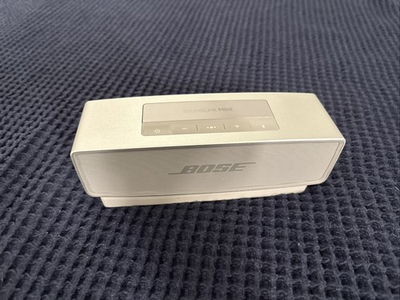 #ad BOSE SoundLink Mini II ** Bluetooth Speaker ** W Charging Cradle Silver Tested $70.00