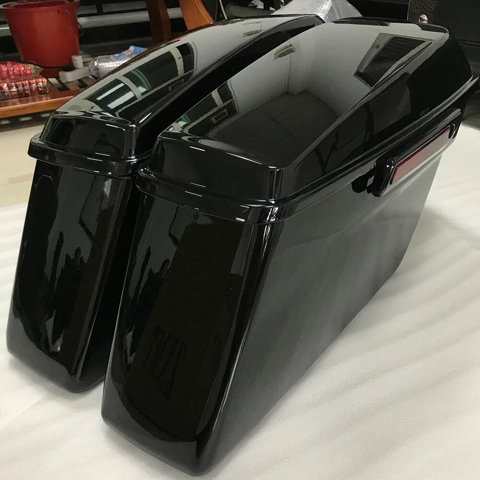Vivid Black Hard Saddle Bags w/ Black Latch For Harley Touring Models 2014-2024 - Imagem 2 de 4