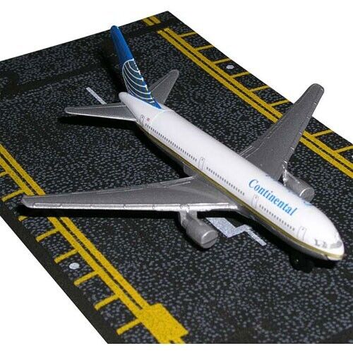Hot Wings Continental Boeing 767 Connectable Runway Die Cast - 15109 - Picture 1 of 1