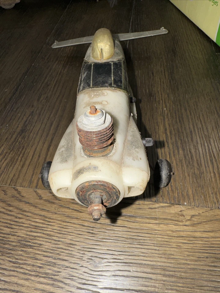 Antigo avião Testors Cosmic Wind 4910 com motor/reparo. Sem asas - Imagem 2 de 4