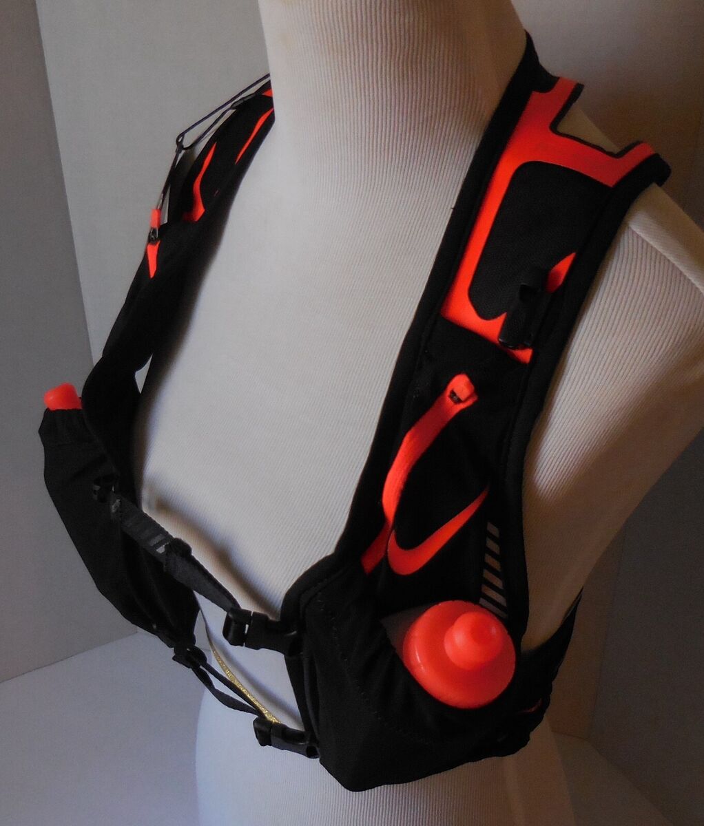 Nike Trail Kiger Vest 2.0 Hydration With 2 Ergonomic 10oz Nike Trail Kiger Vest 2.0 Hydration With 2 Ergonomic 10oz