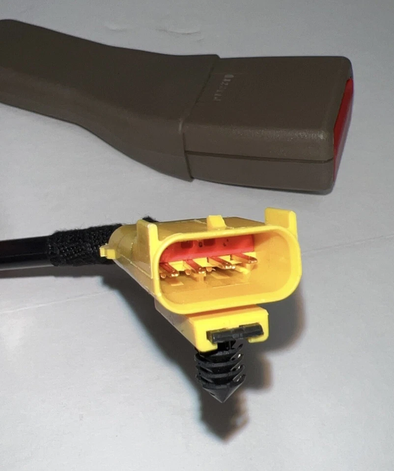 NUEVO OEM MOPAR 11-17 DODGE GRAND CARVAN CHRYSLER CINTURÓN DE SEGURIDAD HEBILLA PRETENSOR Foto 4 de 4