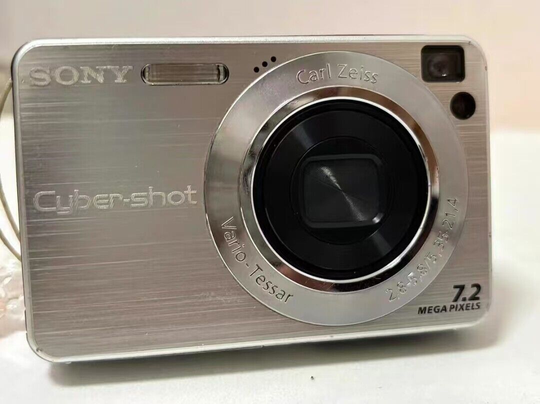 ソニーデジタルカメラ Cyber-Shot W110シルバー DSC-W110 SONY Cyber-Shot DSC-W110 7.2MP Digital Camera - Silver