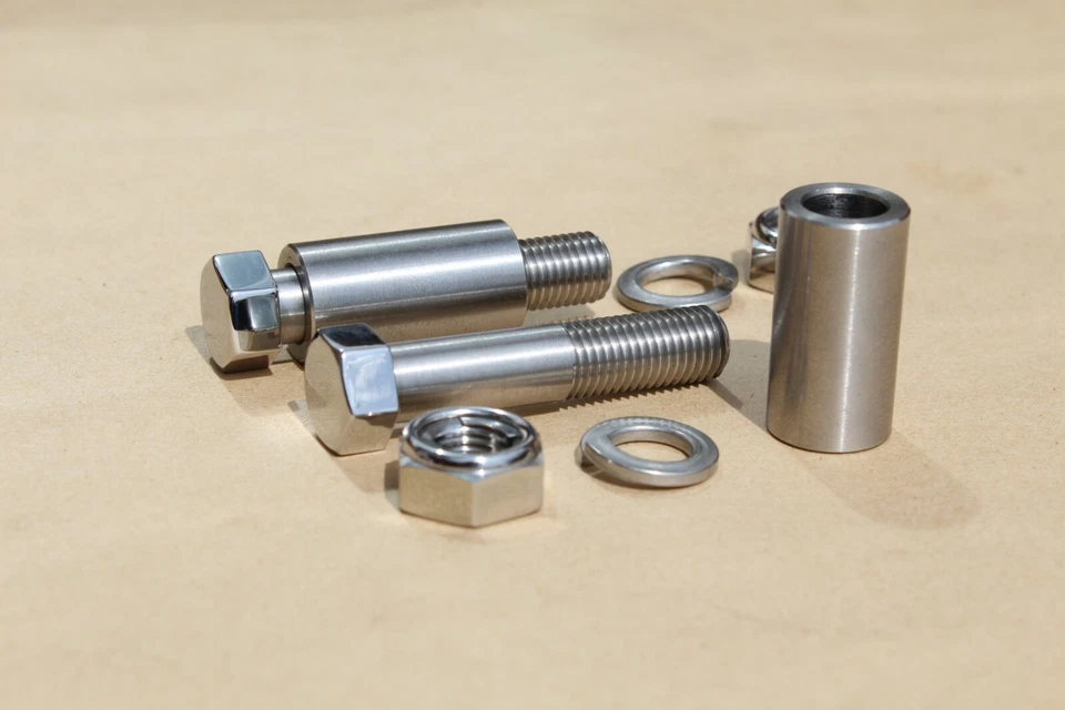 09100-10006 SUZUKI GT750 GT550 GT500 GT380 GT250 T500 GT185 JUEGO DE PERNOS DE SOPORTE CENTRAL Foto 2 de 3