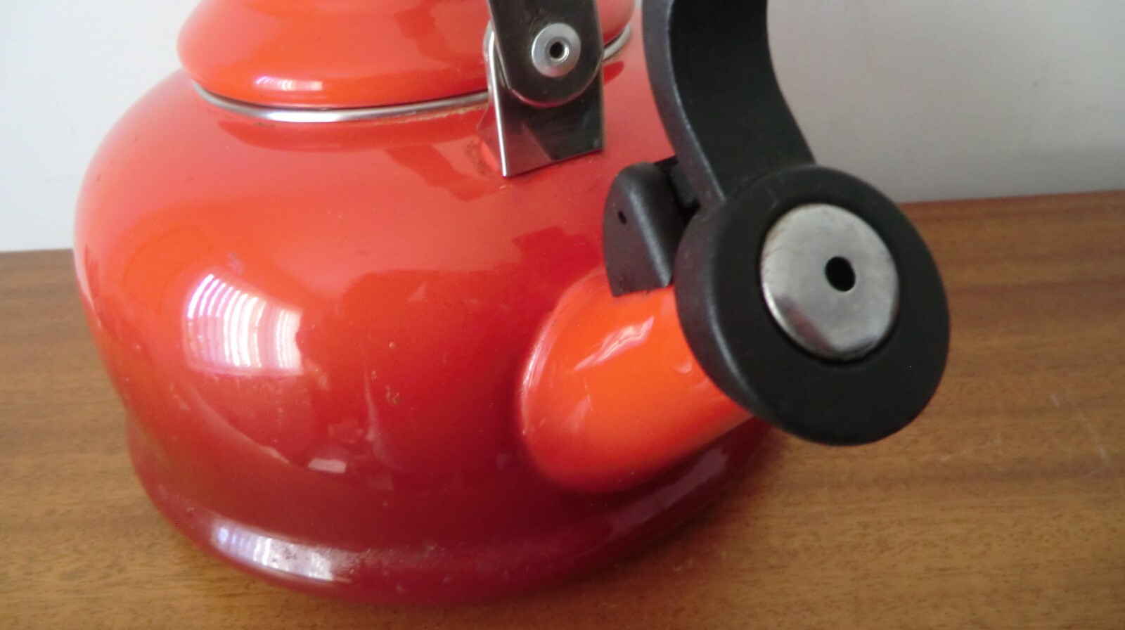 LE CRUESET 1.6L STOVE TOP KETTLE CERISE EXCELLENT LITTLE USED eBay