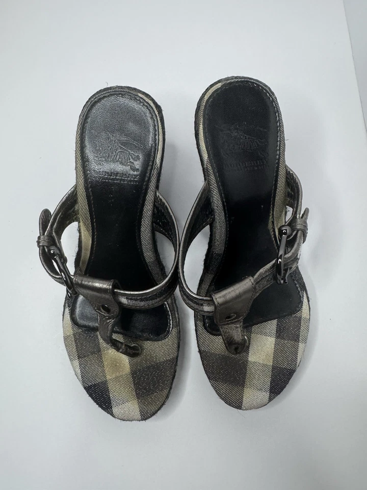 Burberry T-Strap Nova Check Sandals Size EU35/5 - Image 2 of 4