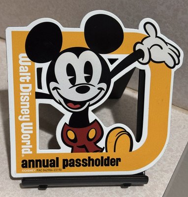 Walt Disney World passholder Mickey Mouse Authentic character magnet