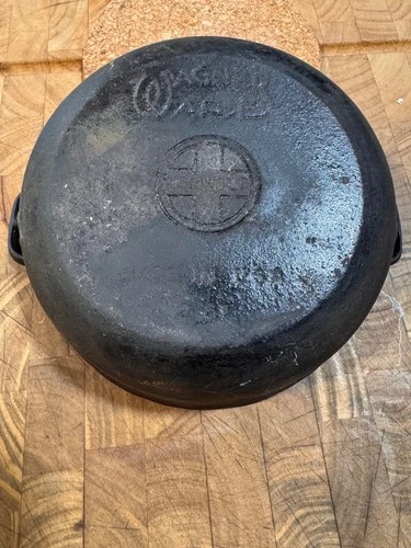 Vintage Cast Iron Wagner Griswold w/original wire bail 2 1/2 quart bean pot