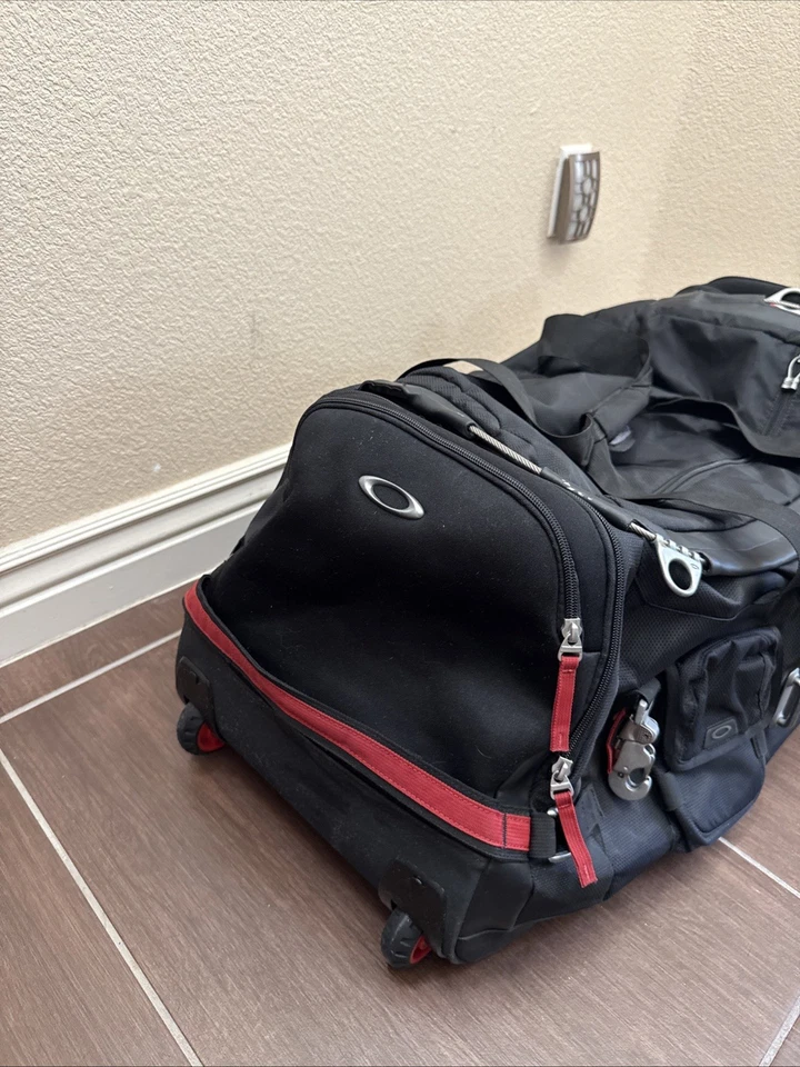 OAKLEY HOT TUB Roller DUFFEL BAG Tactical Large Travel And Kitchen Sink Backpack - Image 3 of 4