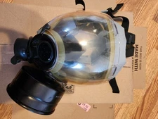 United States MCU-2/p Gas Mask Size Medium with Carrier and Hood
