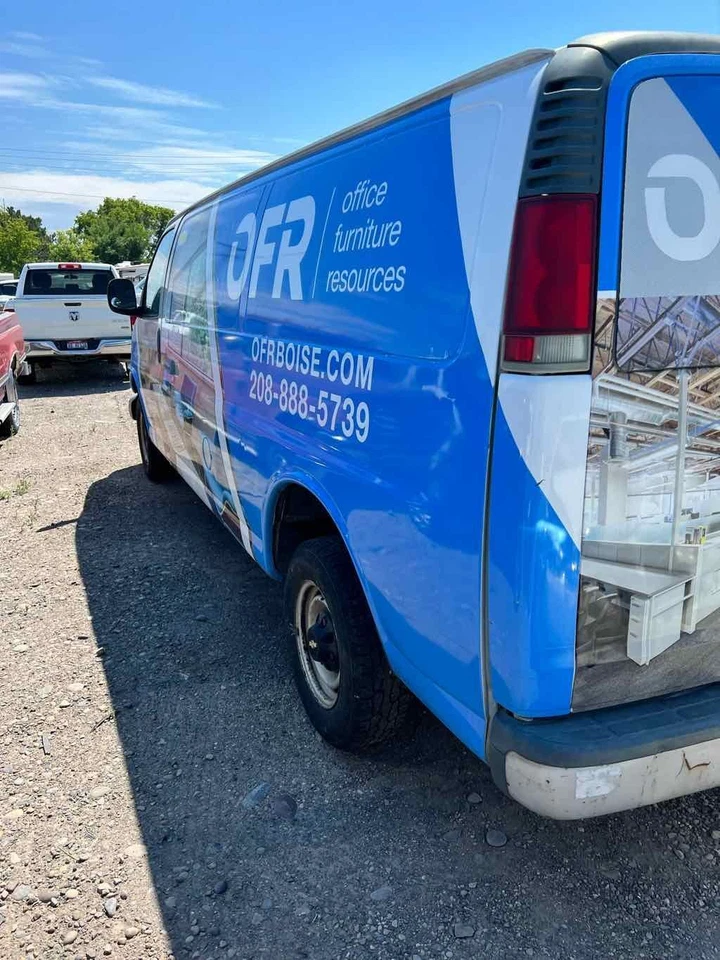 Used Left Rear Cargo Door Assembly Back fits: 2001 Chevrolet Express 2500 van w/ Foto 4 de 4