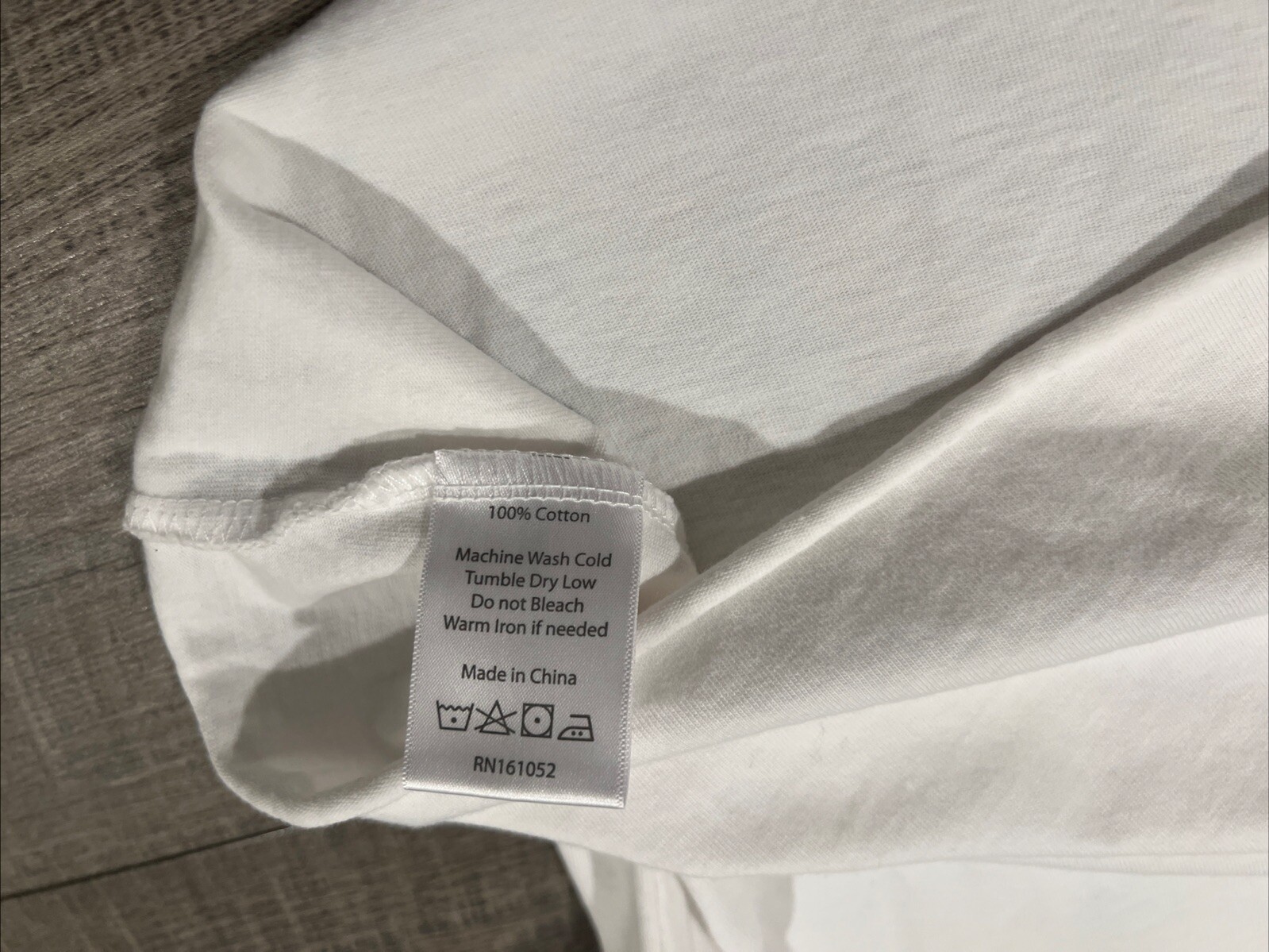 FILA Y IWO (Yeah I Work Out) Maglietta Muscolare Palestra Uomo Taglia 2 Bianca Bordo Grezzo Nuova senza etichette