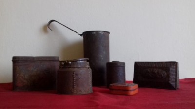 BUNDLE OF VINTAGE TIN CANS ATTIC FIND (7)