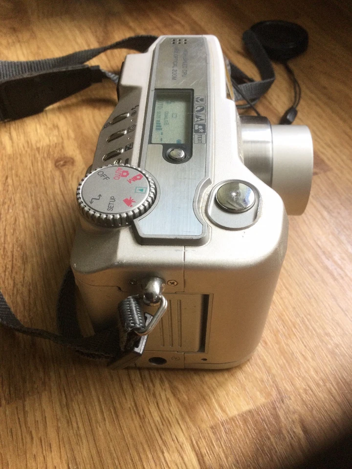 Minolta DiMAGE S414 4.0 MegaPixels Retro Digital Camera - Image 4 of 4