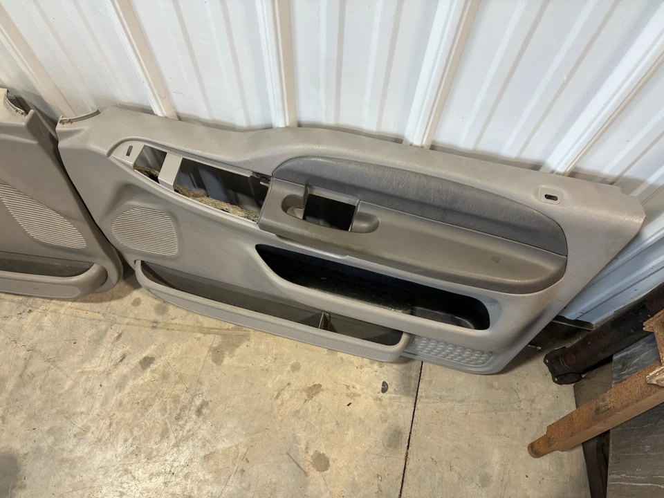 Paneles de puerta delantera Ford Super Duty Excursion F-250 F-350 1999-2007 fabricante de equipos originales | (2) Foto 4 de 4